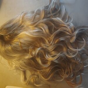 Luxurious Blonde Wavy Hair Extensions